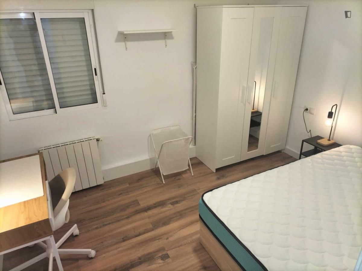 Dormitori de Apartament per a compartir en  Valencia Capital amb Moblat, Forn i Microones