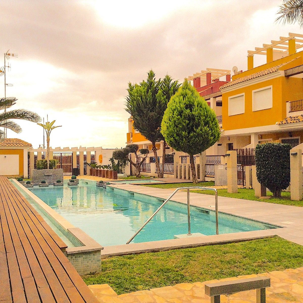 Piscina de Dúplex en venda en Dolores amb Aire condicionat, Terrassa i Piscina