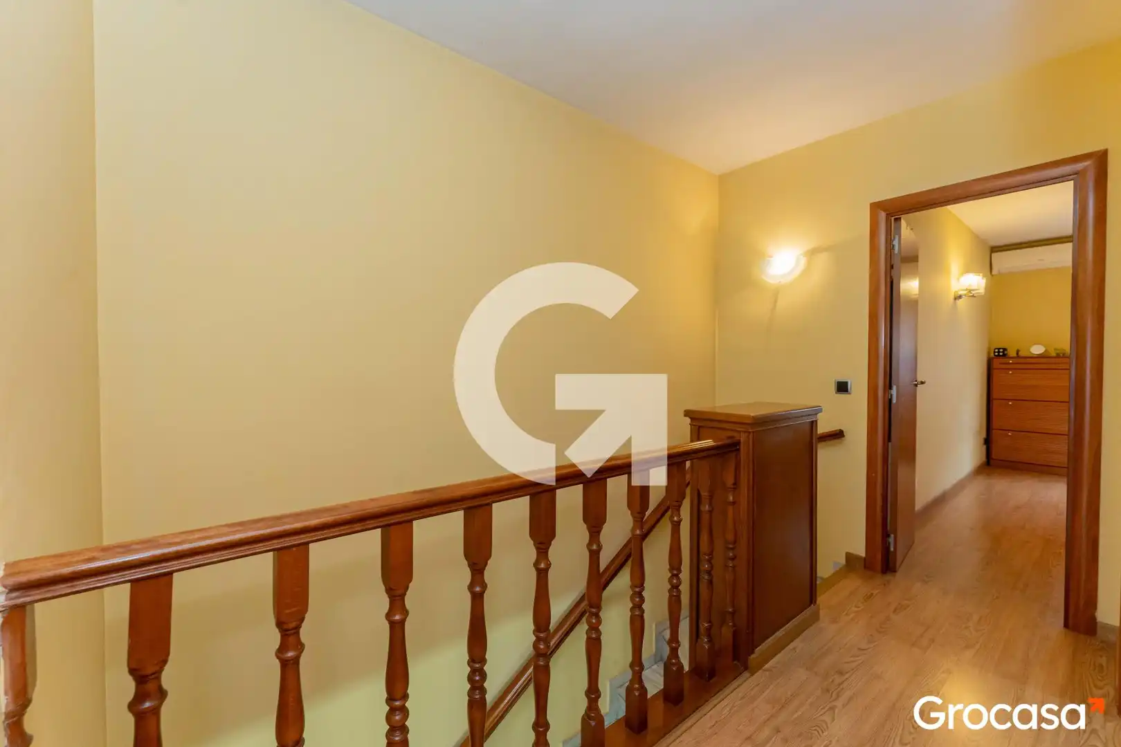 Casa adosada en venta en Cornellà de Llobregat con Aire acondicionado, Calefacción y Trastero
