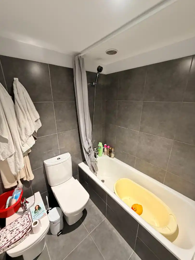 Bathroom of Flat for sale in Anglesola  with Air Conditioner, Heating and Parquet flooring