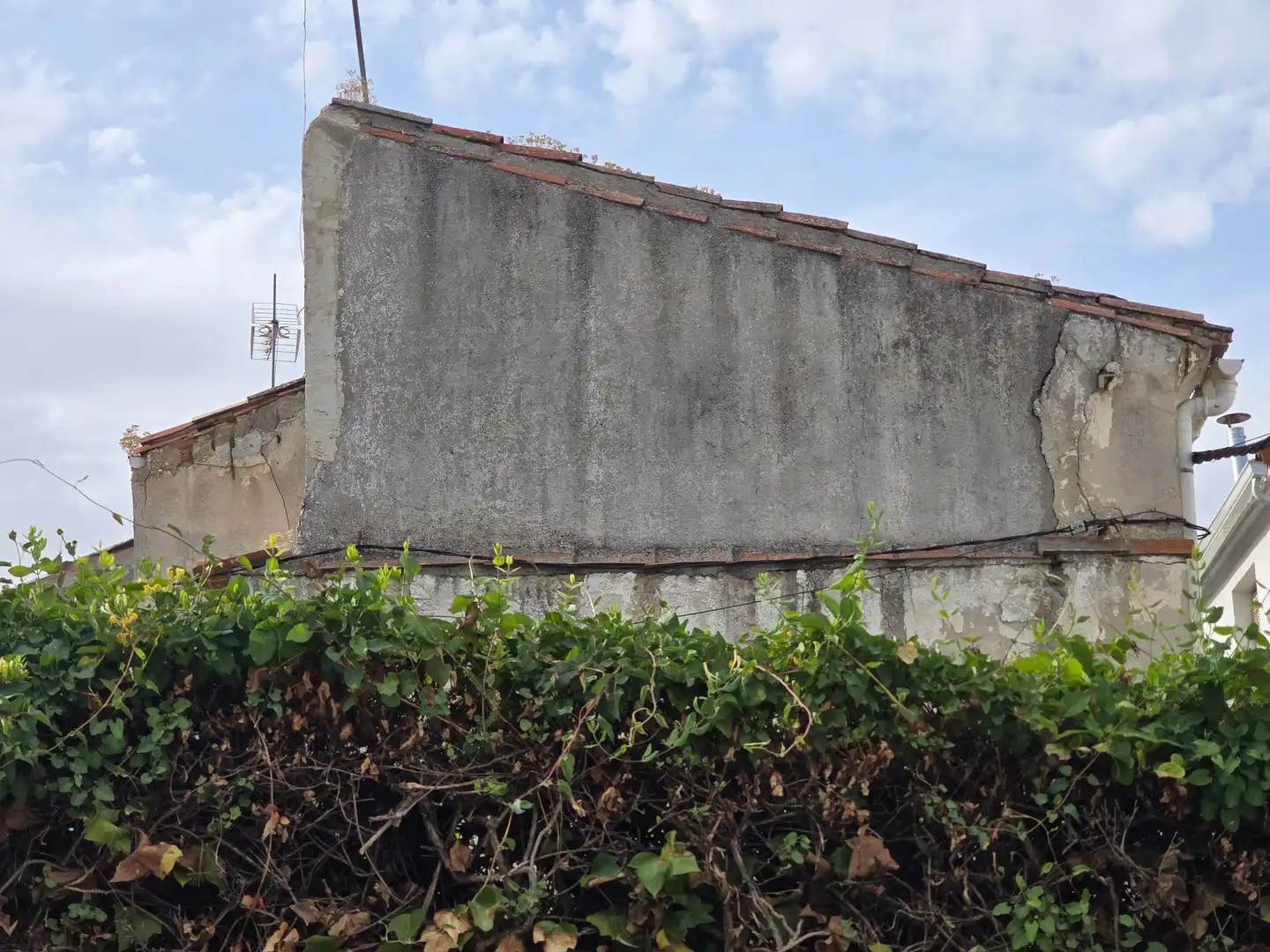 Exterior view of Country homes for sale in Villar del Olmo