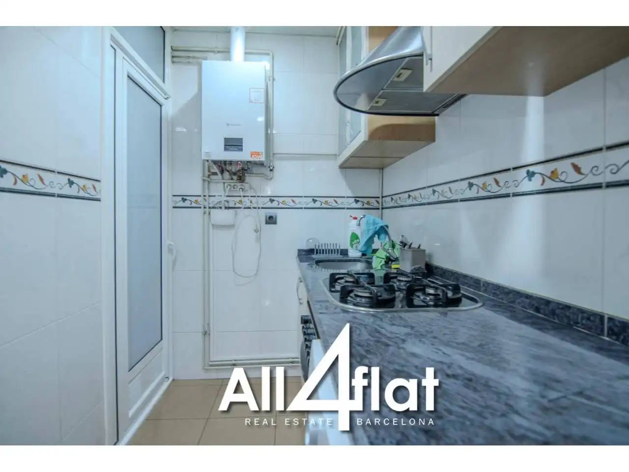 Cuina de Pis de lloguer en Barcelona amb Calefacció, Parquet i Moblat
