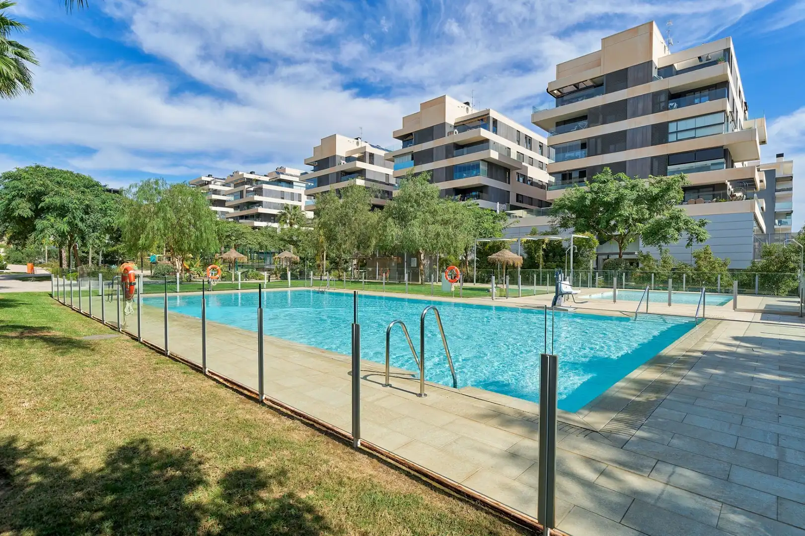 Flat with pool for sale in Teatinos - Universidad