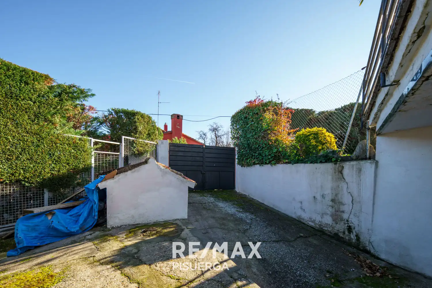Vista exterior de Casa o xalet en venda en Tudela de Duero amb Calefacció, Jardí privat i Terrassa