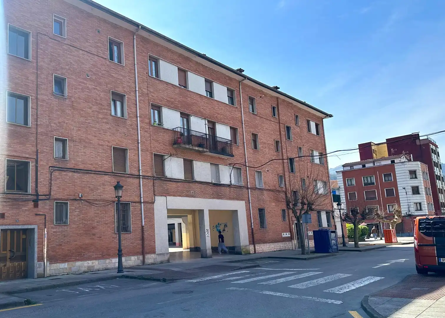 Vista exterior de Piso en venta en San Martín del Rey Aurelio con Calefacción, Trastero y Balcón