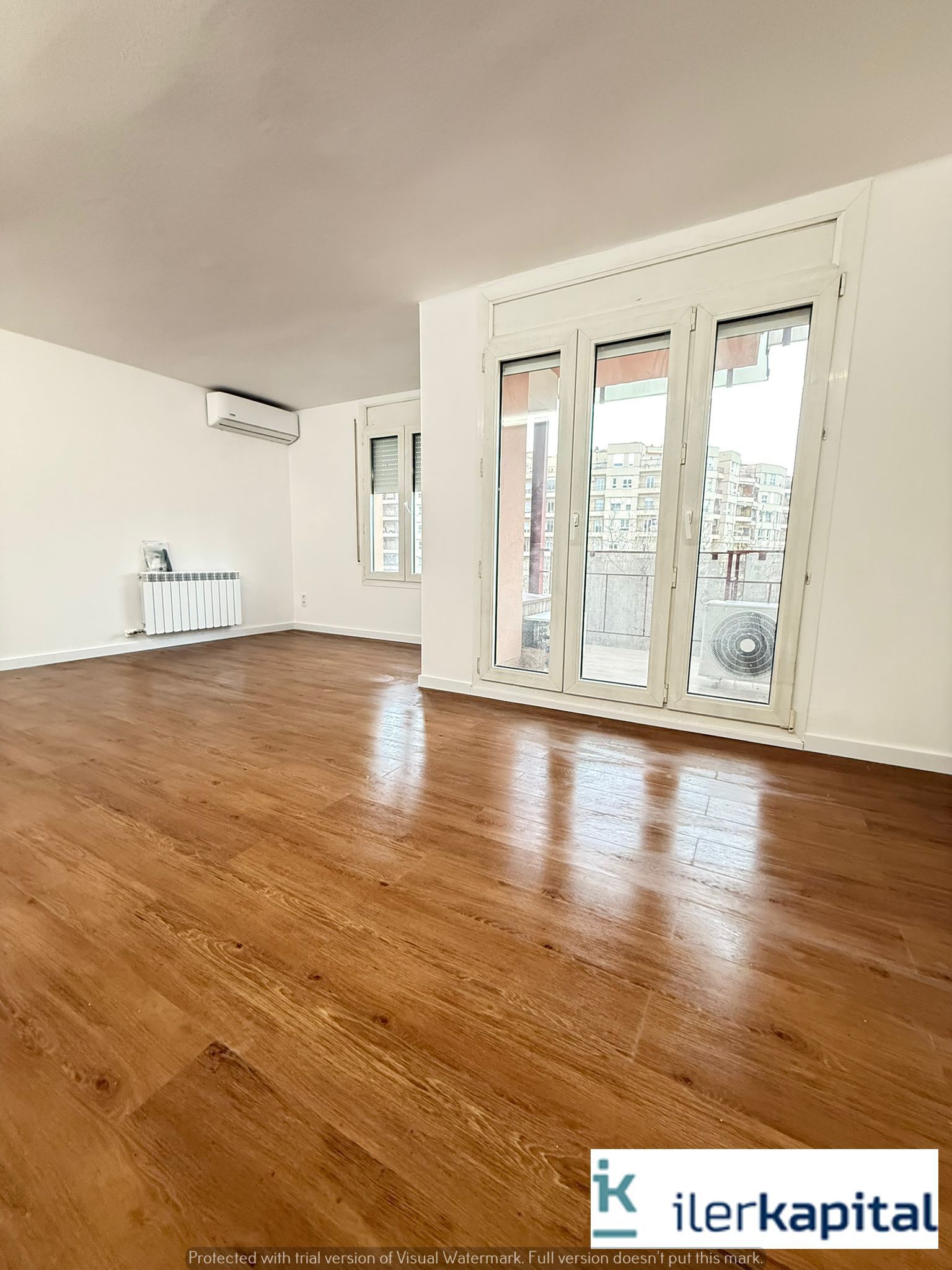 Piso en venta en De les Missions, Instituts - Universitat