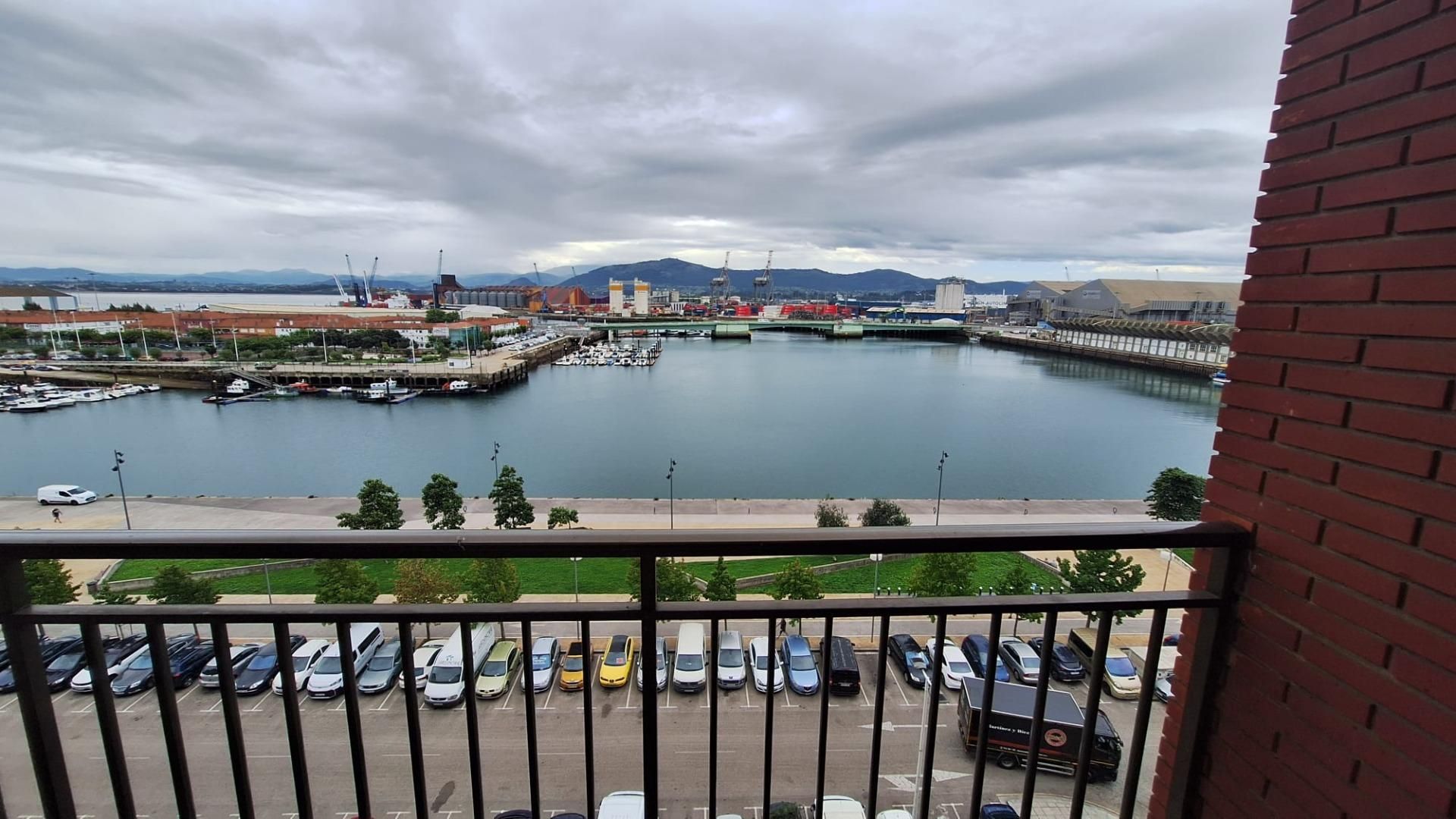 Vista exterior de Pis en venda en Santander amb Balcó