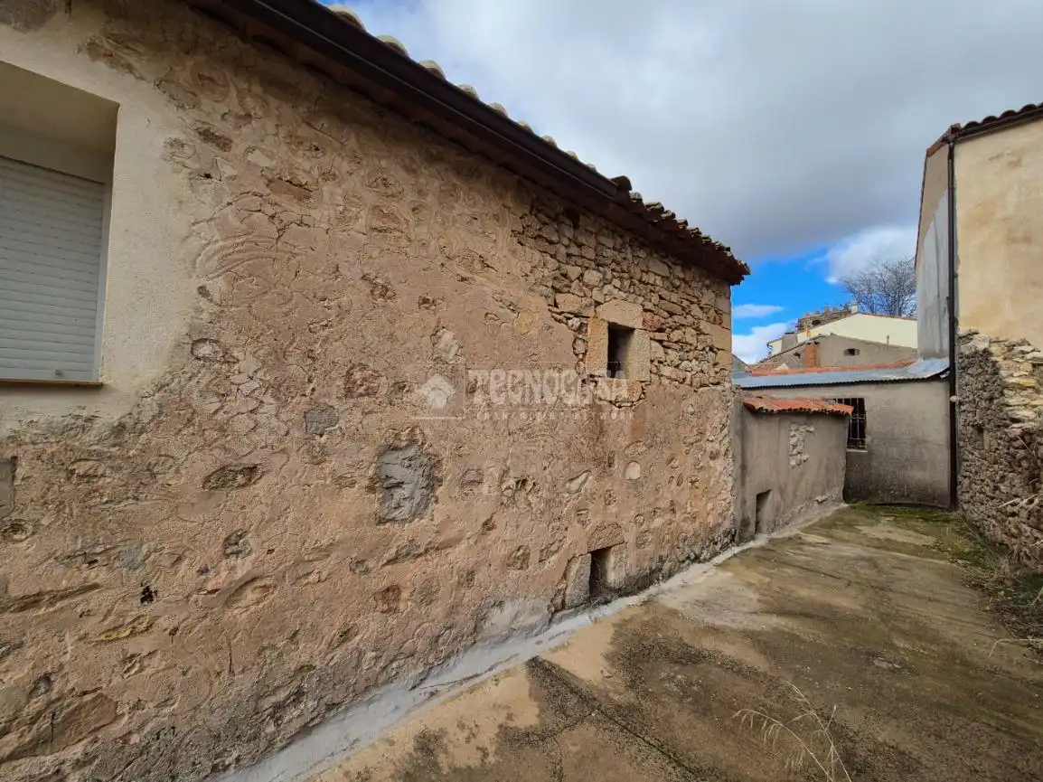 Vista exterior de Casa adosada en venta en Estriégana con Calefacción