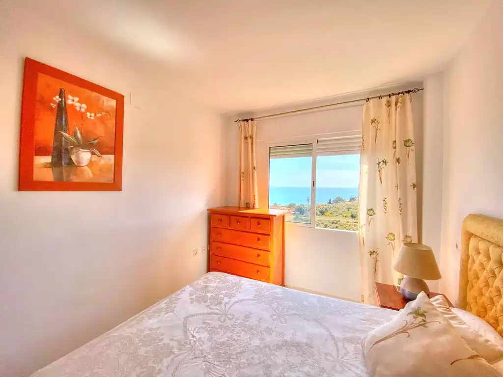 Dormitori de Apartament de lloguer en Vélez-Málaga amb Terrassa, Moblat i Piscina comunitària
