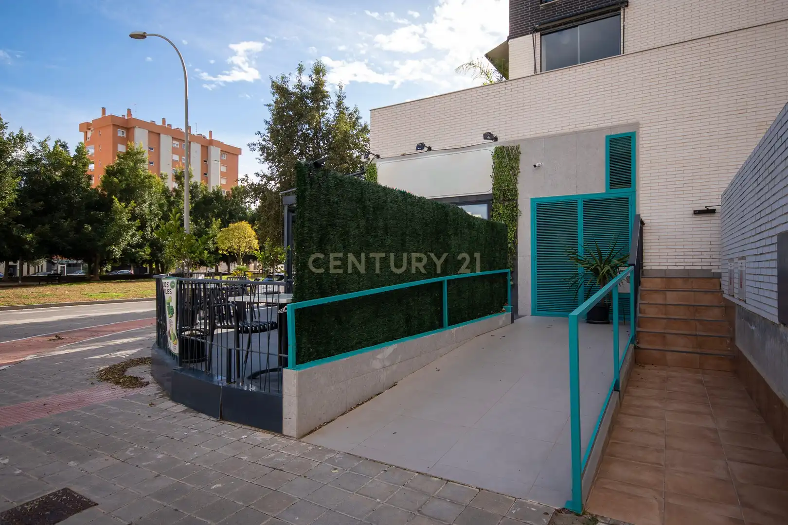 Terrasse von Geschaftsraum zur ubertragung in Alicante / Alacant mit Klimaanlage und Alarm