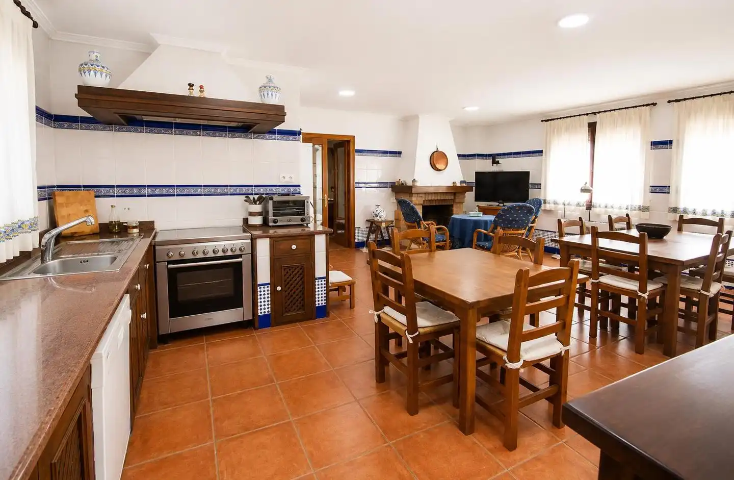 Cocina de Casa o chalet en venta en Alcazarén con Calefacción, Jardín privado y Trastero