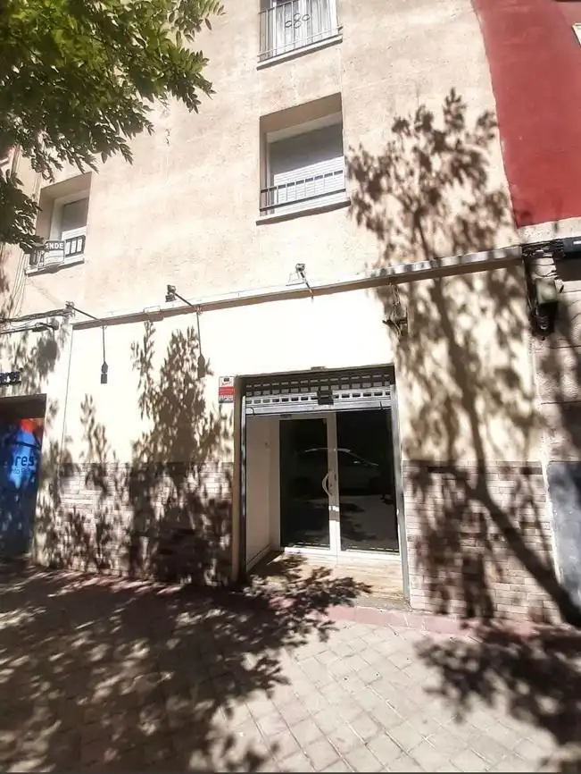 Vista exterior de Local en venta en Madrid con Aire acondicionado