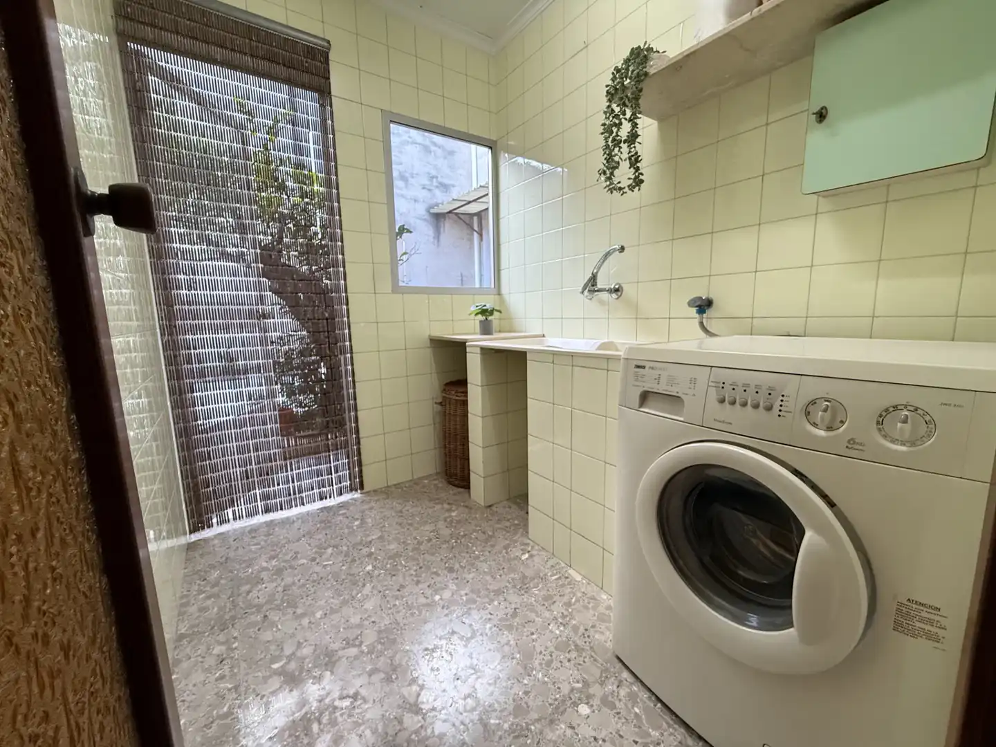 Badezimmer von Einfamilien-Reihenhaus zum Verkauf in La Pobla del Duc mit Klimaanlage, Heizung und Terrasse