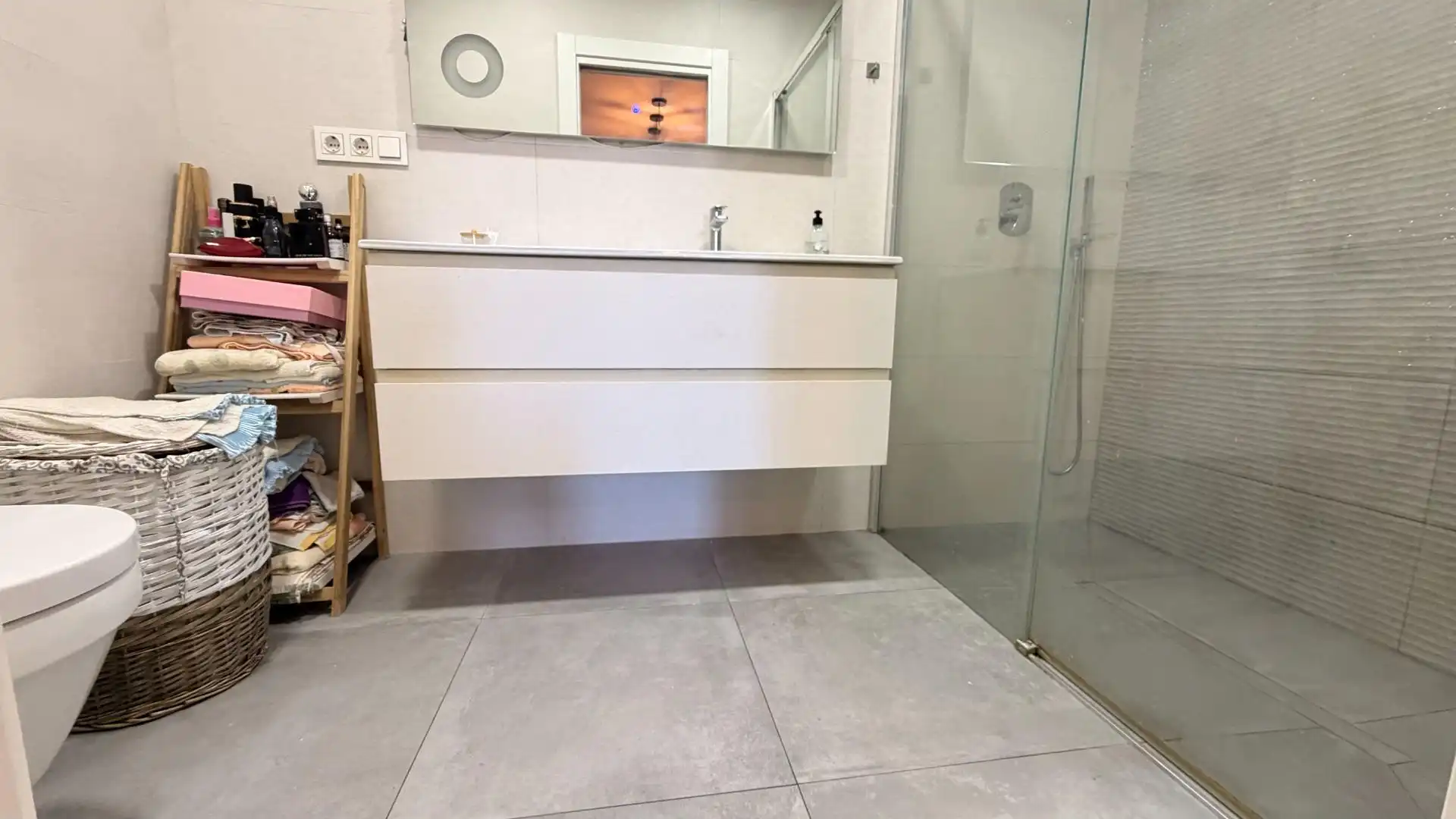 Badezimmer von Dachboden zum Verkauf in Elche / Elx mit Heizung, Terrasse und Abstellraum