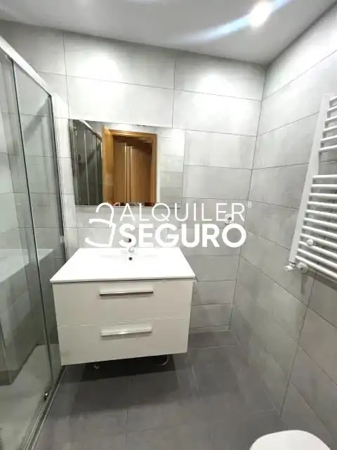 Baño de Piso de alquiler en Pinto con Calefacción y Trastero