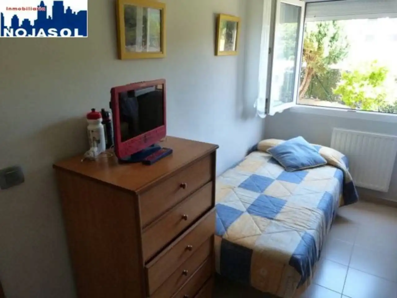 Dormitori de Apartament de lloguer en Arnuero amb Calefacció, Jardí privat i Terrassa