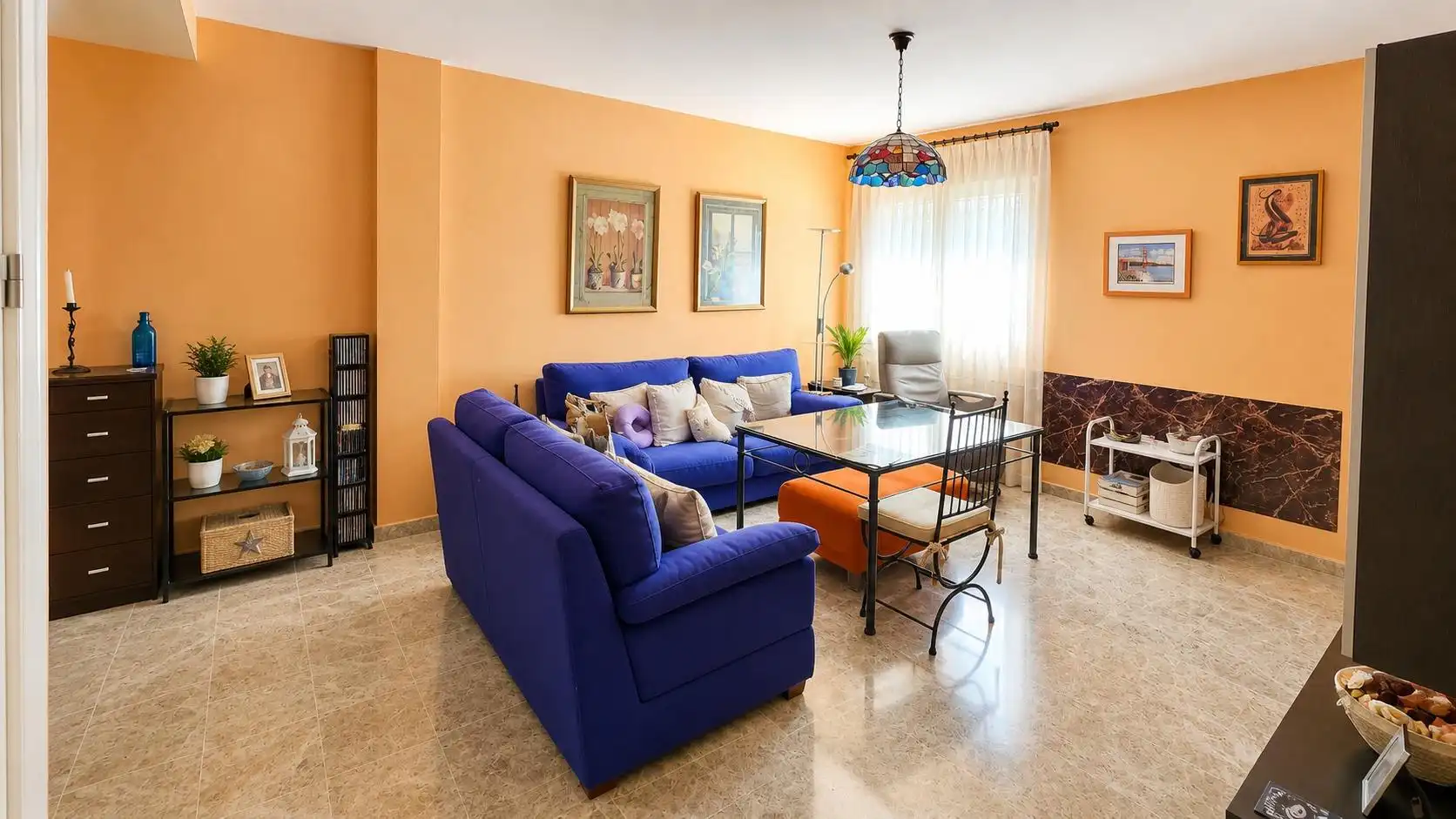 Sala d'estar de Casa o xalet en venda en Córdoba amb Aire condicionat i Traster