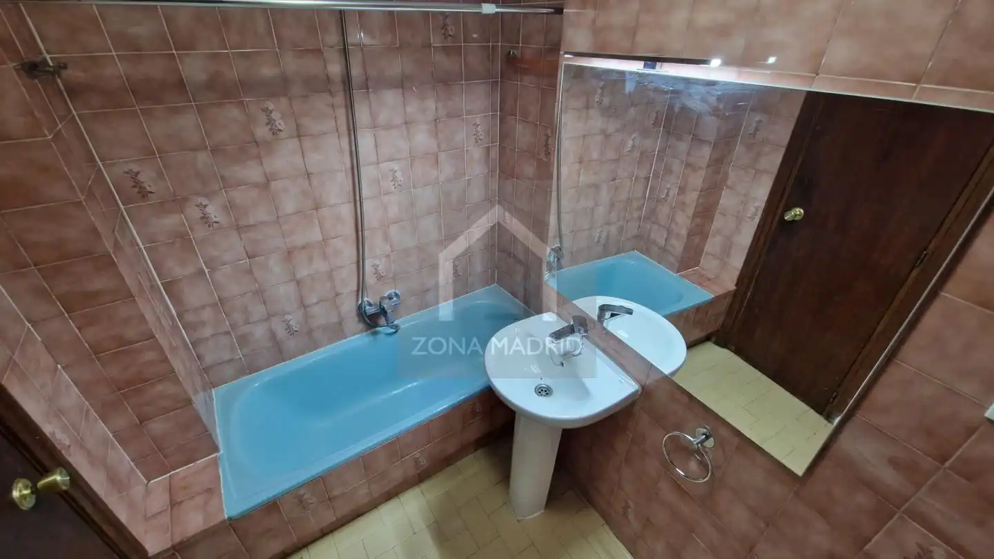 Bathroom of Flat for sale in Tetuán