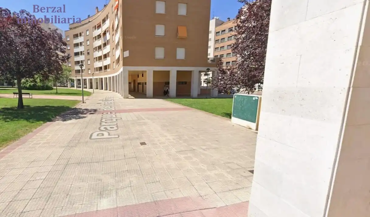 Parking of Garage for rent in  Logroño