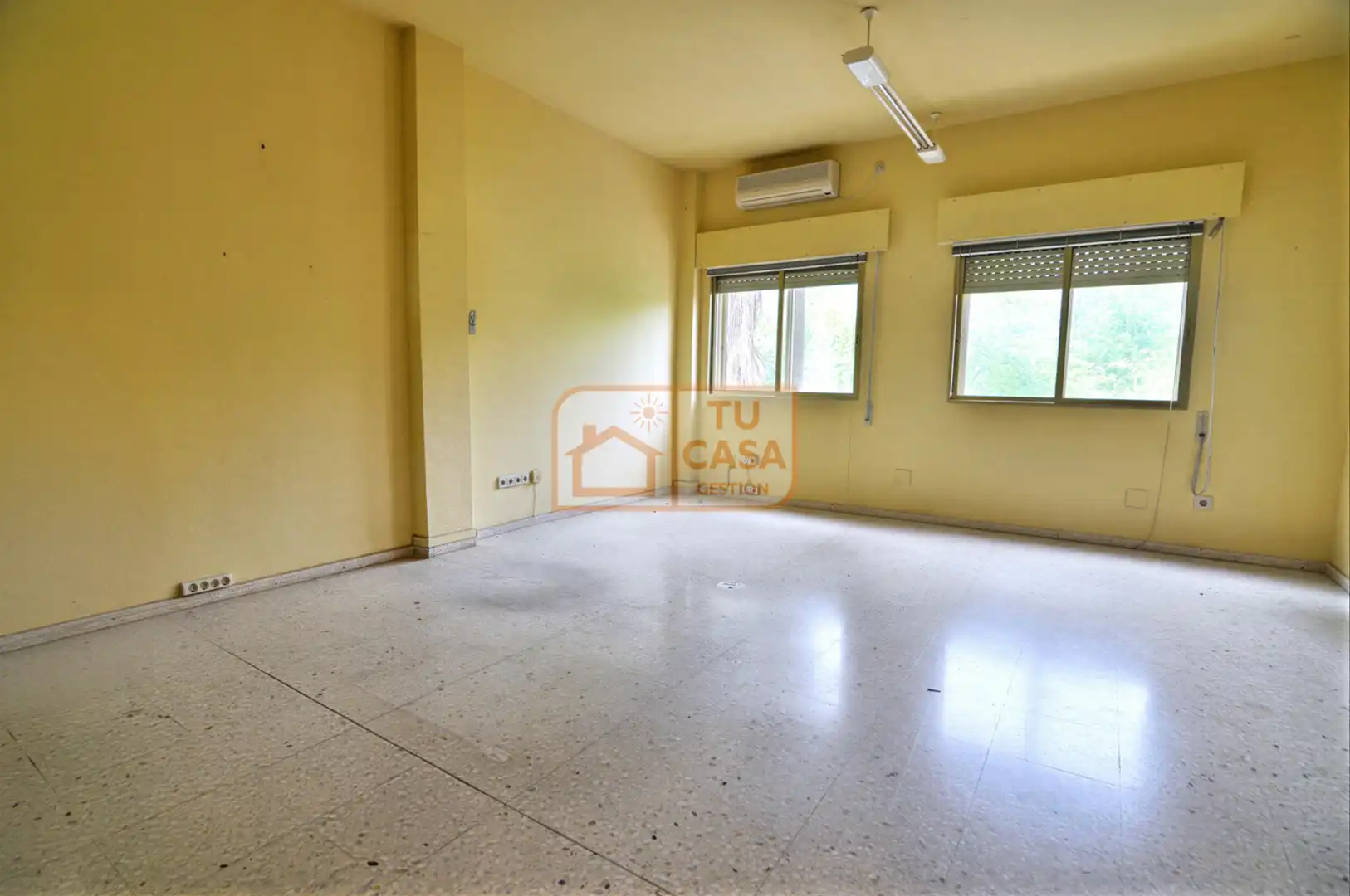Büro zum Verkauf in Cáceres mit Klimaanlage und Heizung