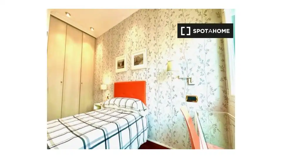 Room in Sabino Arana - Jesuitas