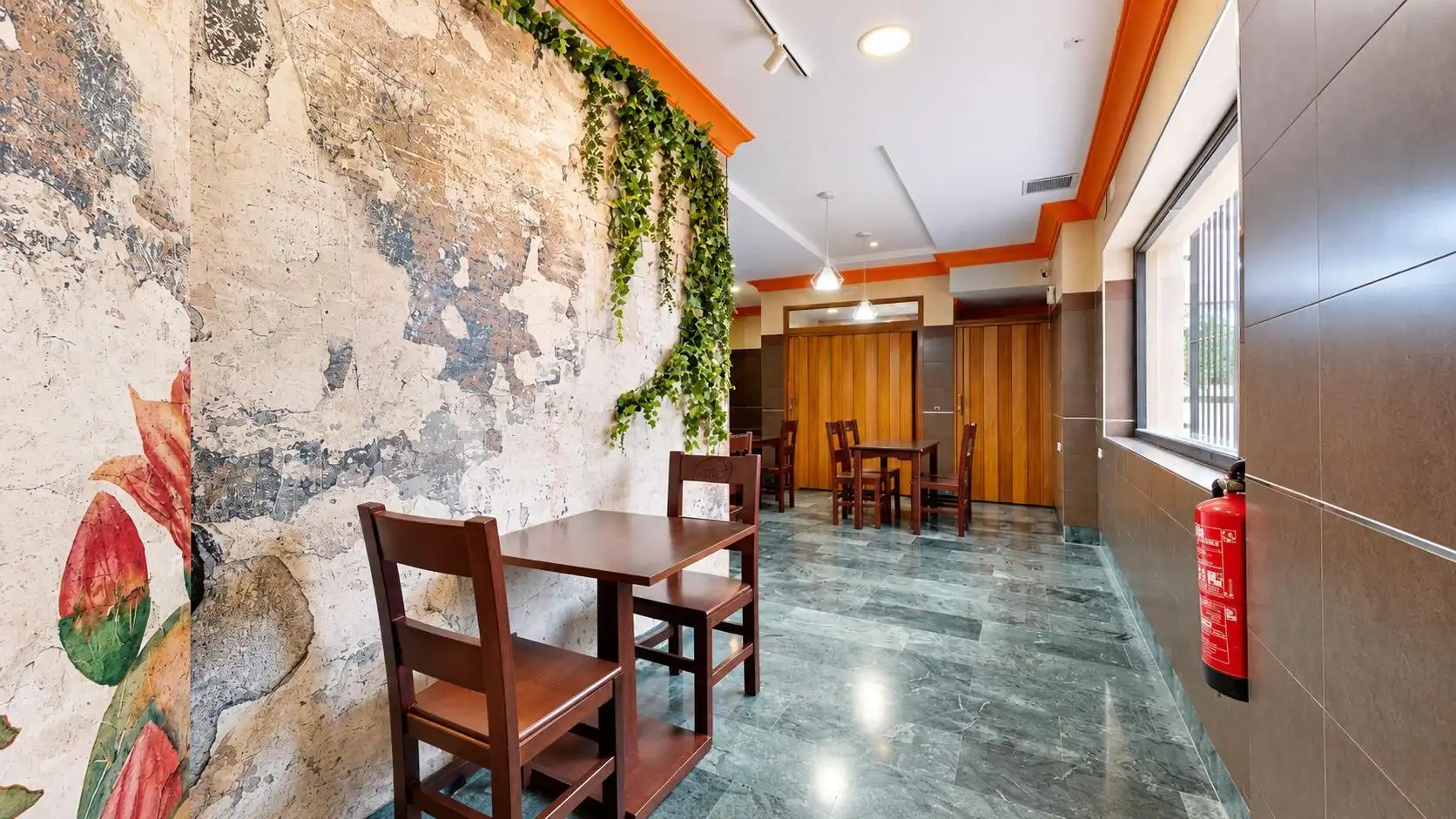 Comedor de Local en venta en Granada con Aire acondicionado y Amueblado