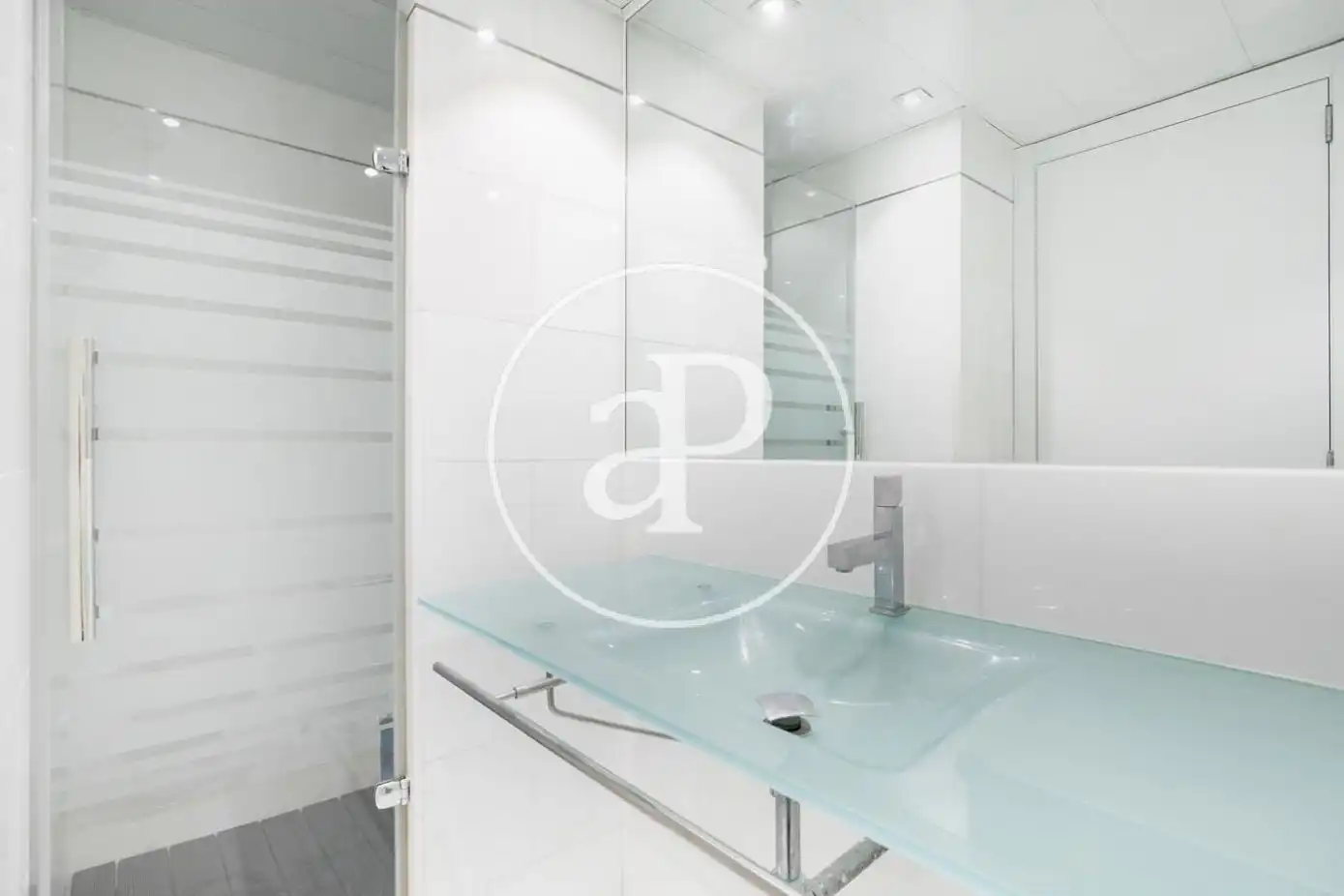 Bathroom of Attic for sale in Barcelona  with Air Conditioner, Heating and Terrace