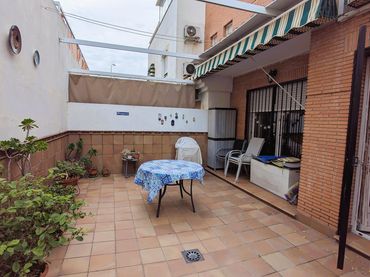 Reihenhaus mit Balkon zum Verkauf in Genil