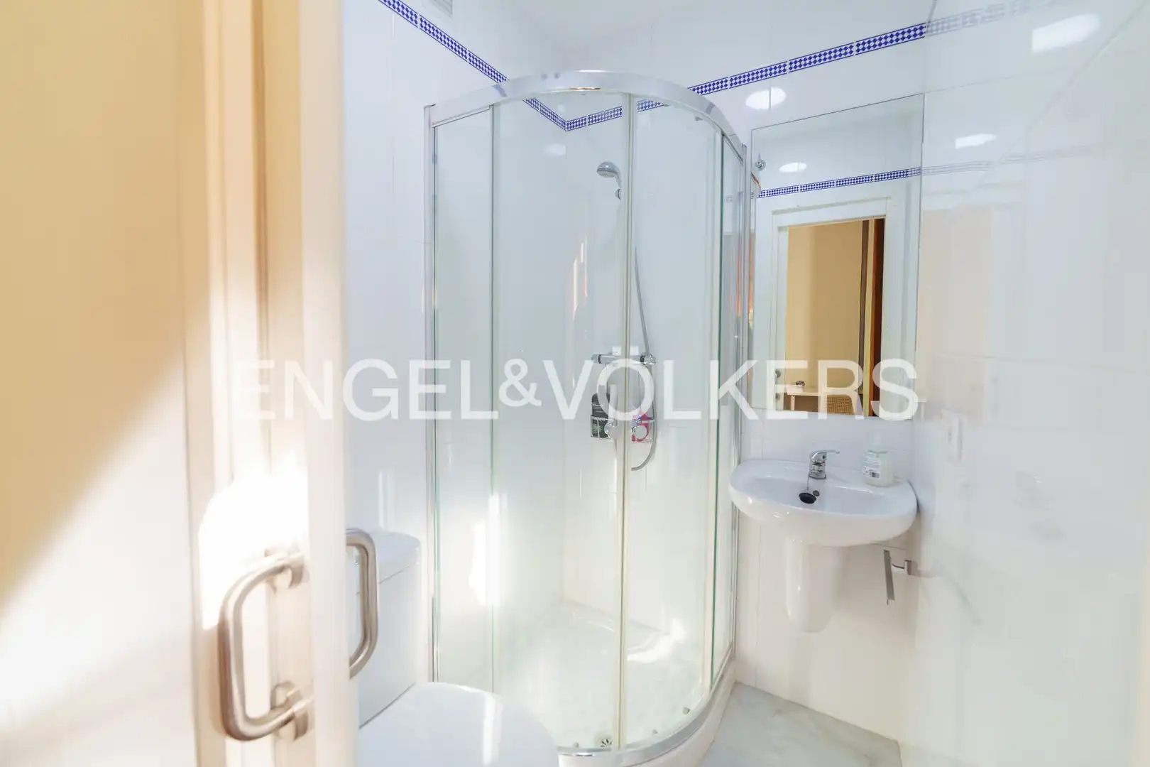 Badezimmer von Wohnung zum Verkauf in Cádiz mit Heizung und Balkon