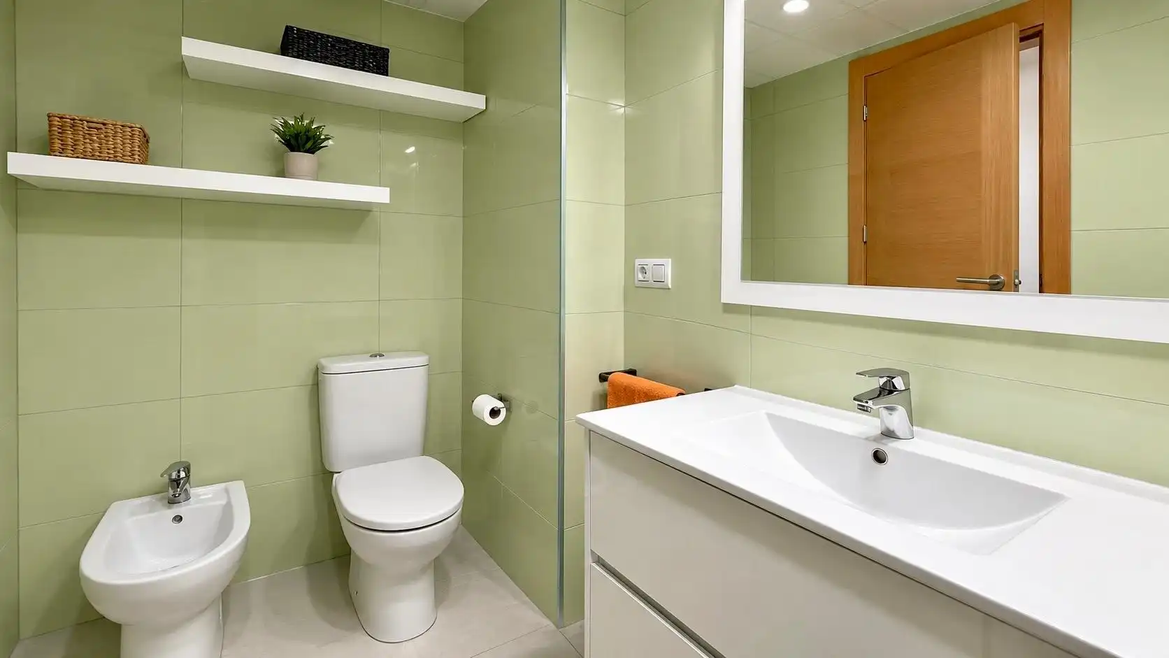 Baño de Planta baja en venta en Paterna con Aire acondicionado, Calefacción y Jardín privado
