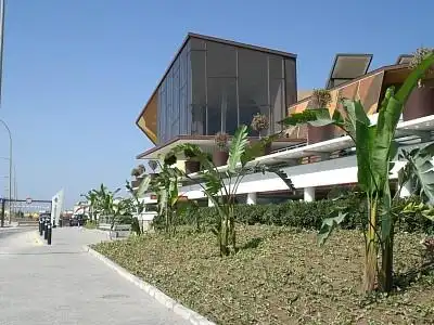 Vista exterior de Piso en venta en Torremolinos con Terraza y Piscina comunitaria