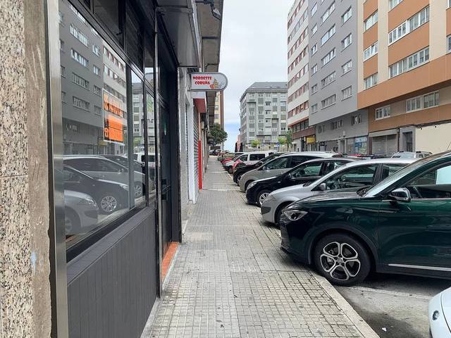 Local comercial en Alquiler en Los Castros - Castrillón