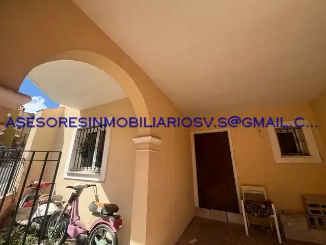 Terrassa de Casa adosada en venda en Castilleja de Guzmán amb Piscina i Balcó