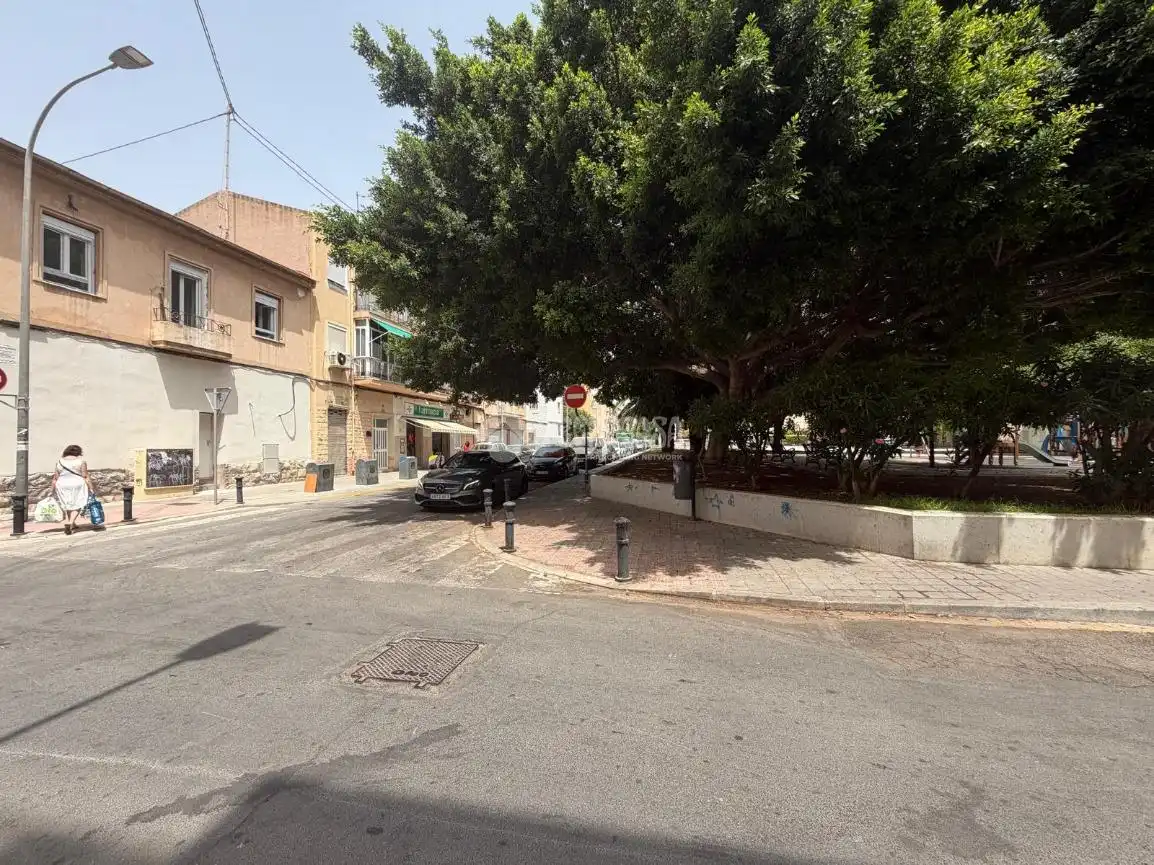 Vista exterior de Pis en venda en Alicante / Alacant amb Balcó