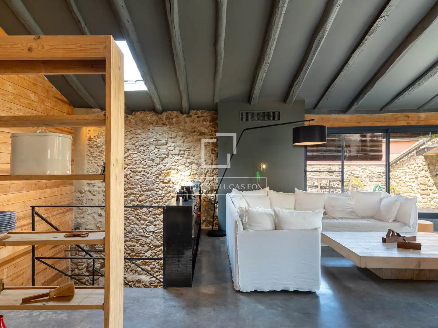 Sala de estar de Finca rústica en venta en Bàscara con Aire acondicionado y Terraza