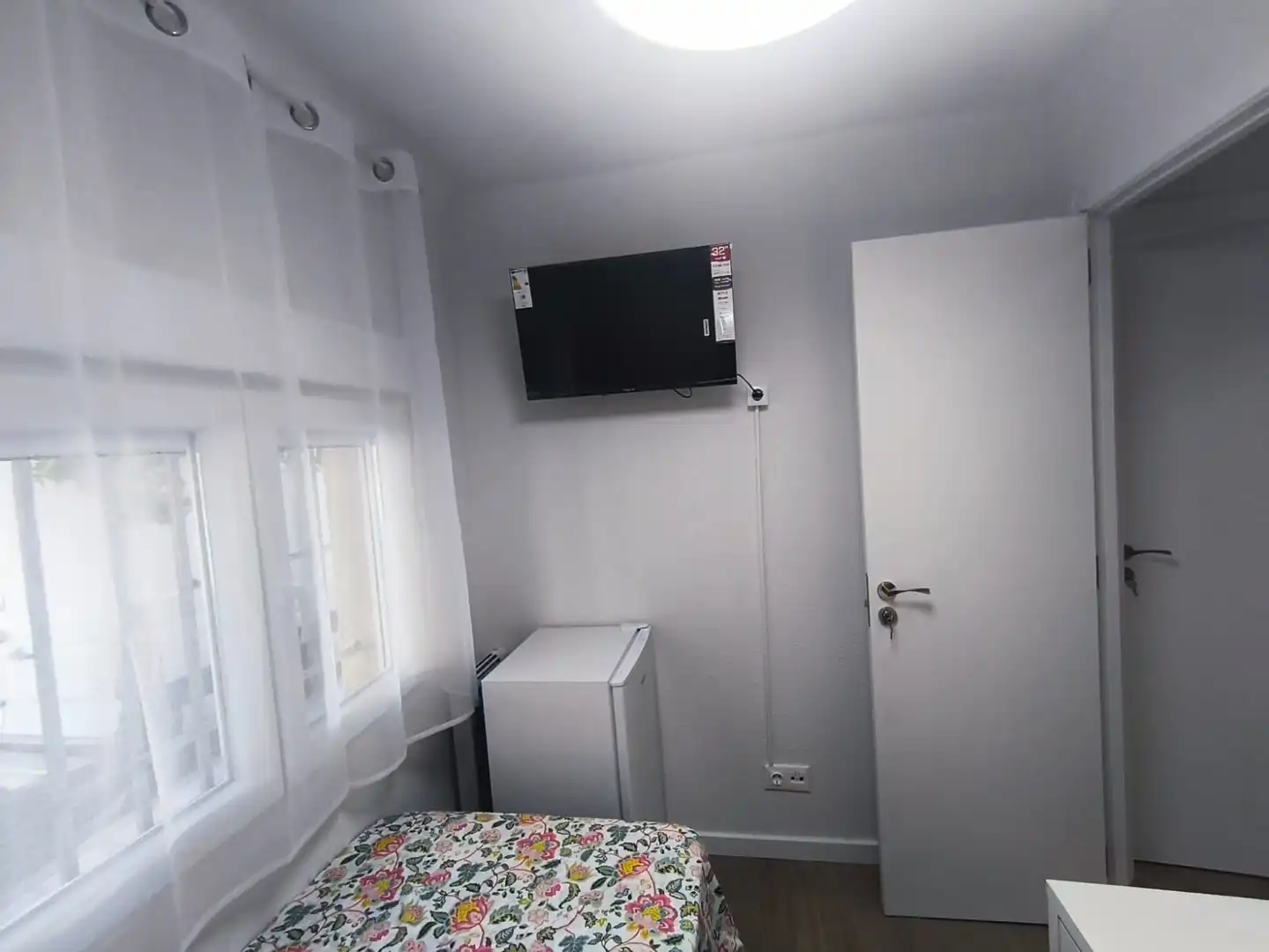 Bedroom of Flat for share in Madrid  with Heating, Furnished and Washing machine