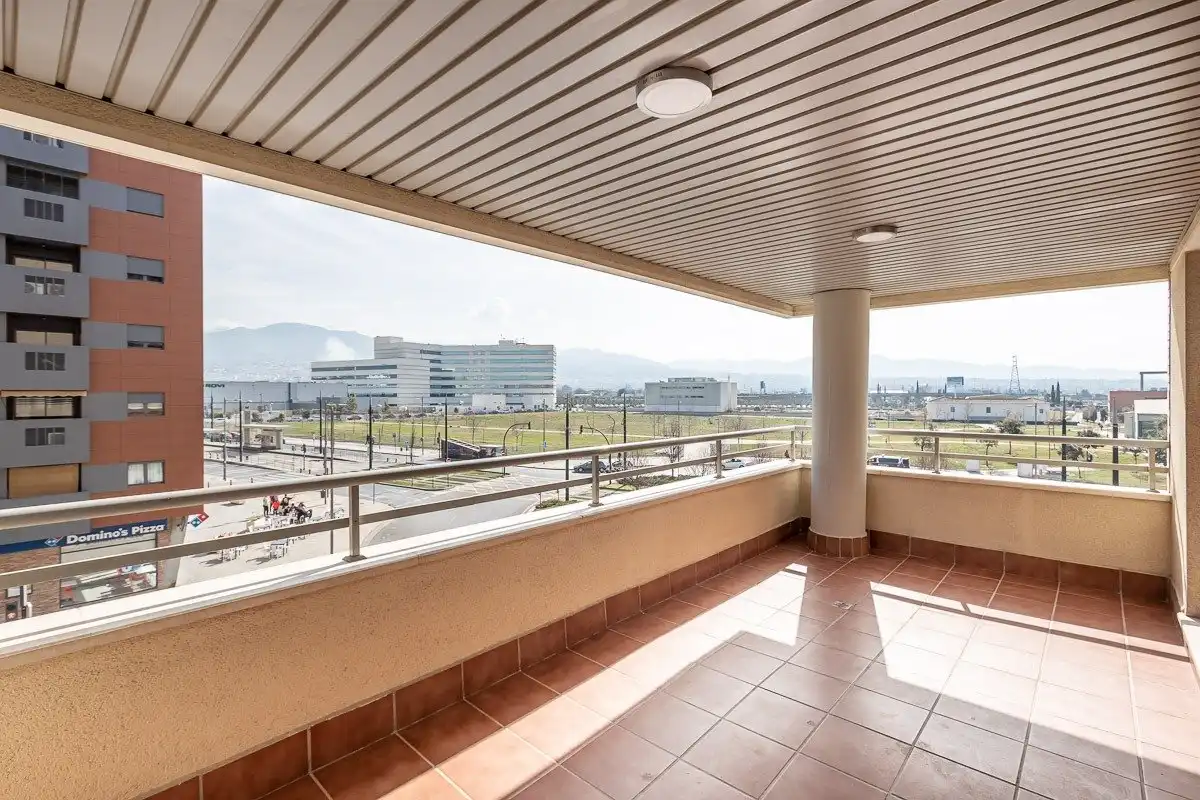 Flat for rent in Avenida DE LA ILUSTRACION, Campus de la Salud