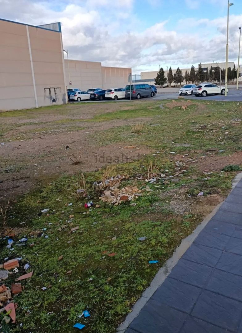 Terreny industrial en venda en La Zubia
