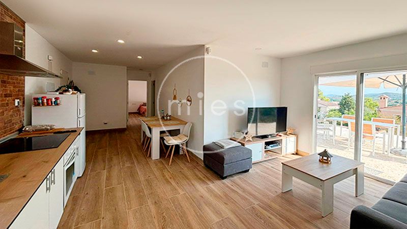 Sala d'estar de Casa o xalet en venda en Turís amb Aire condicionat, Jardí privat i Terrassa
