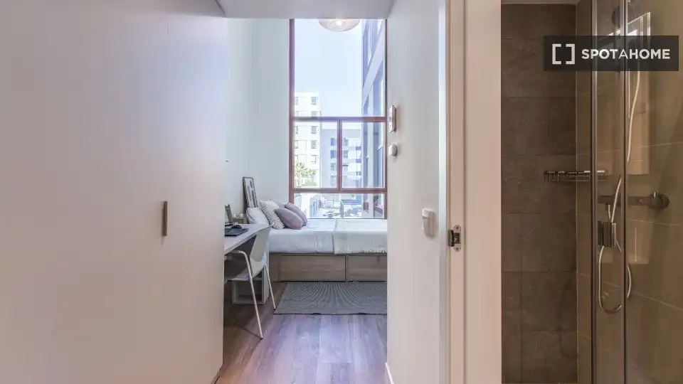 Room in El Besós i el Maresme