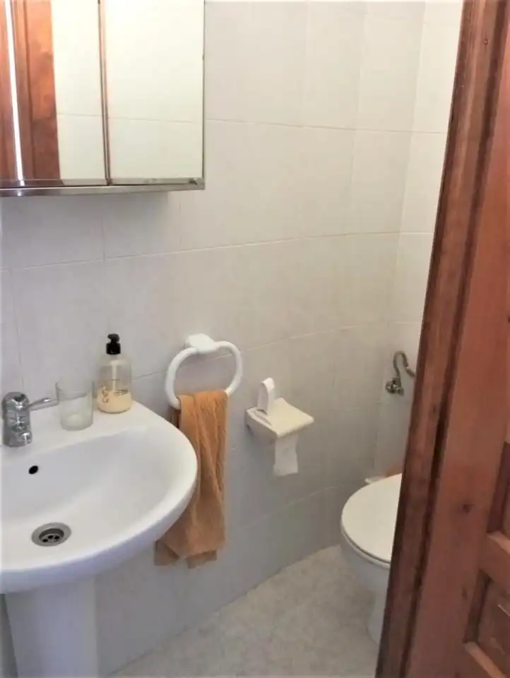 Bany de Local en venda en Garrafe de Torío amb Terrassa