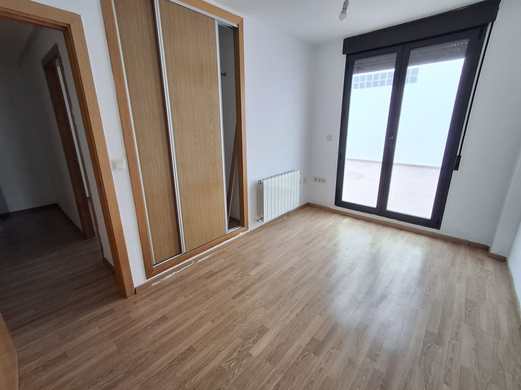 Dormitori de Planta baixa en venda en La Roda amb Calefacció i Terrassa