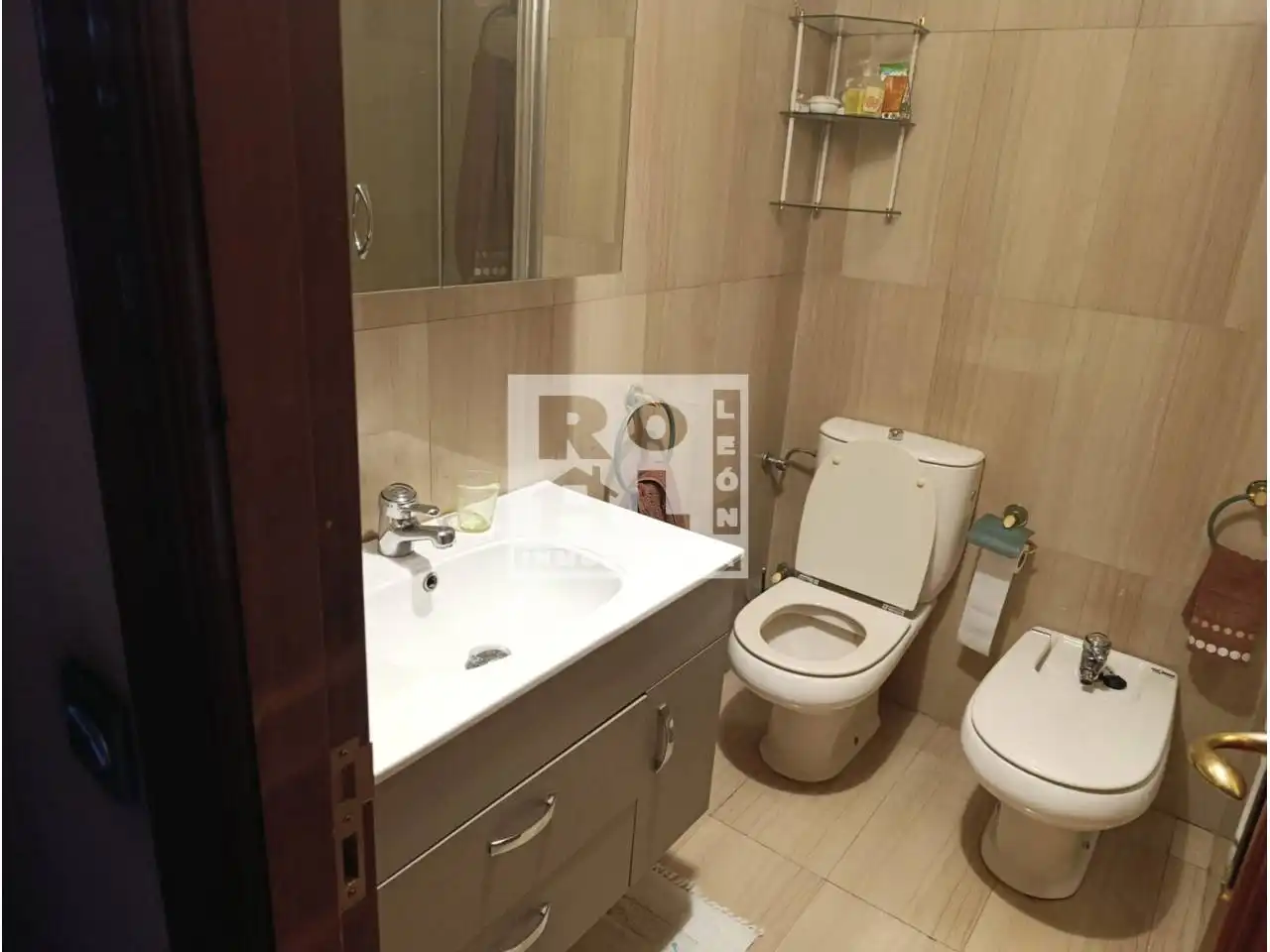Bathroom of Duplexes for sale in León Capital   with Heating, Parquet flooring and Terrace