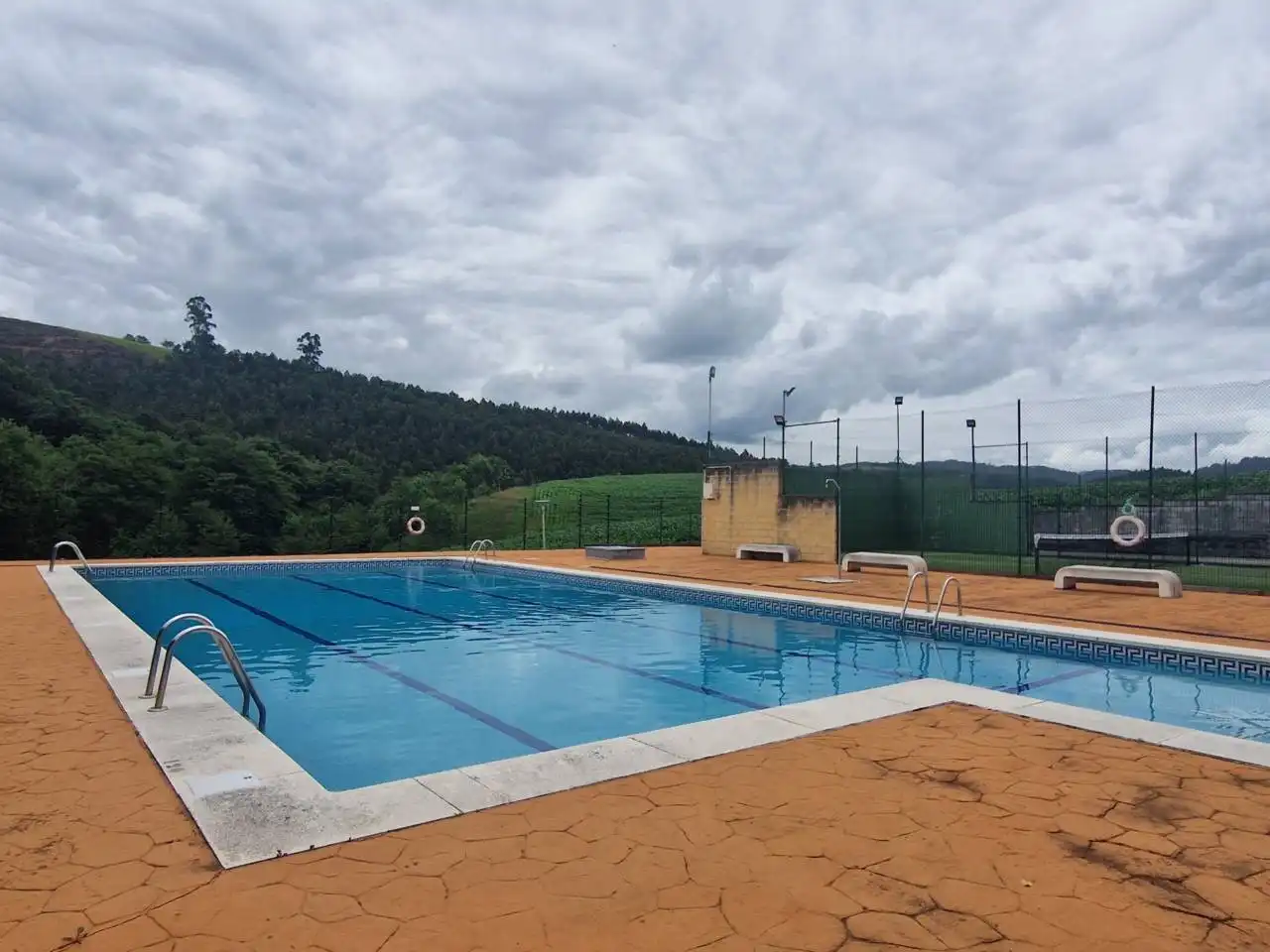 Piscina de Casa o chalet en venta en Meruelo con Calefacción, Jardín privado y Terraza