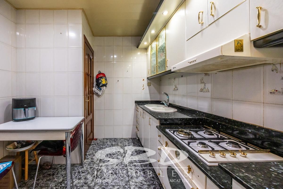 Kitchen of Flat for sale in Sabadell  with Air Conditioner, Heating and Storage room