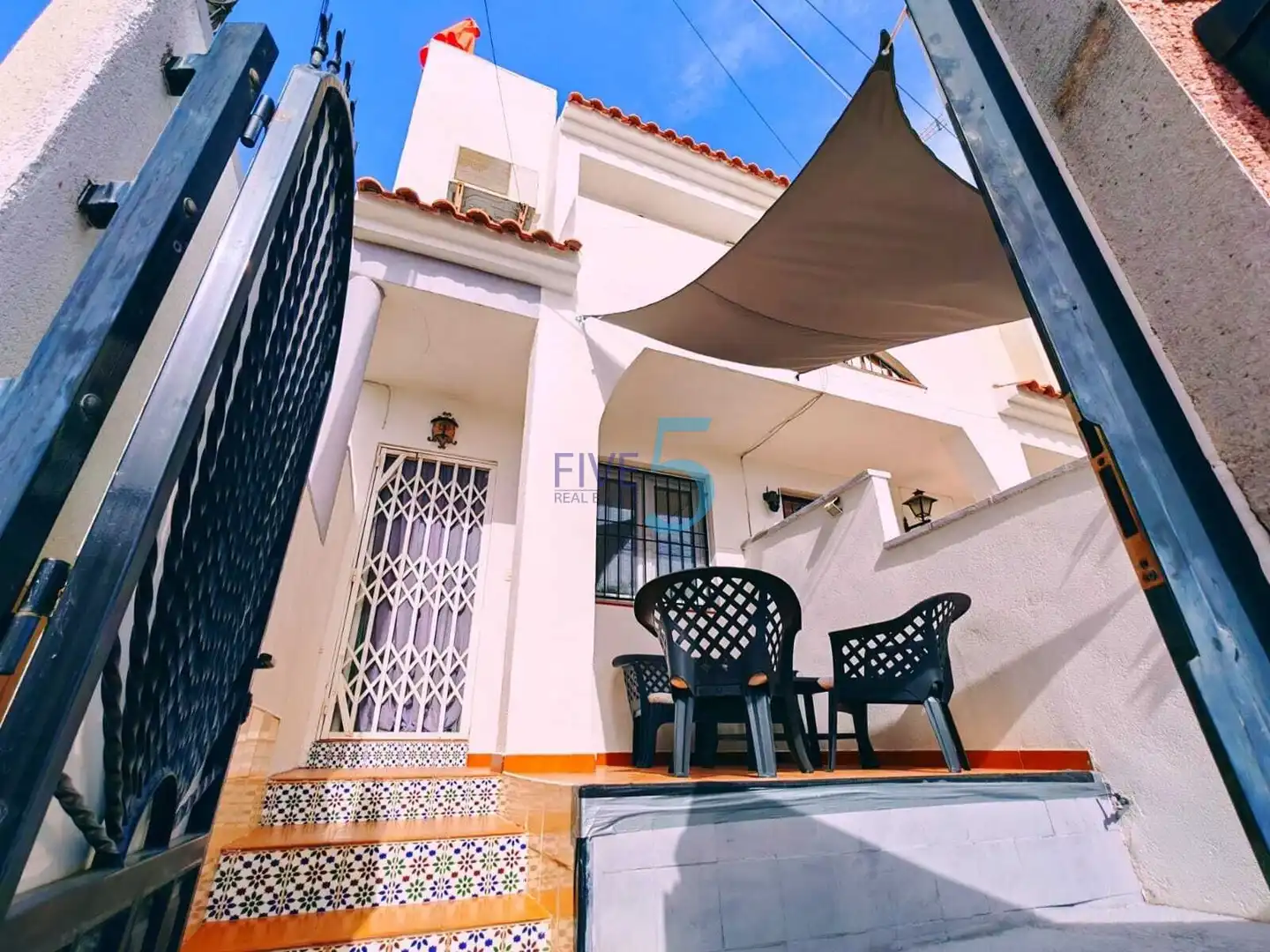 Vista exterior de Casa adosada en venta en Torrevieja con Aire acondicionado, Calefacción y Terraza