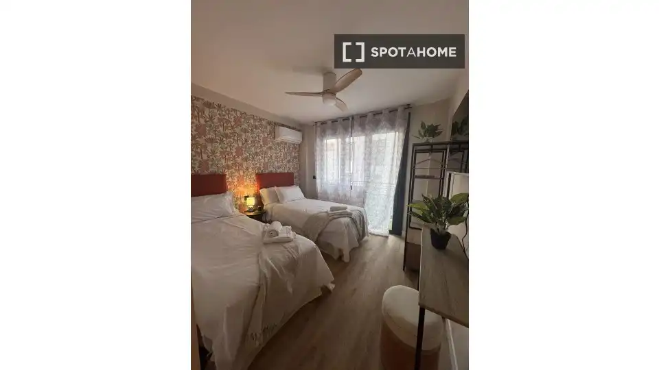 Schlafzimmer von Wohnung zur untervermieten in Madrid mit Klimaanlage, Heizung und Möbliert