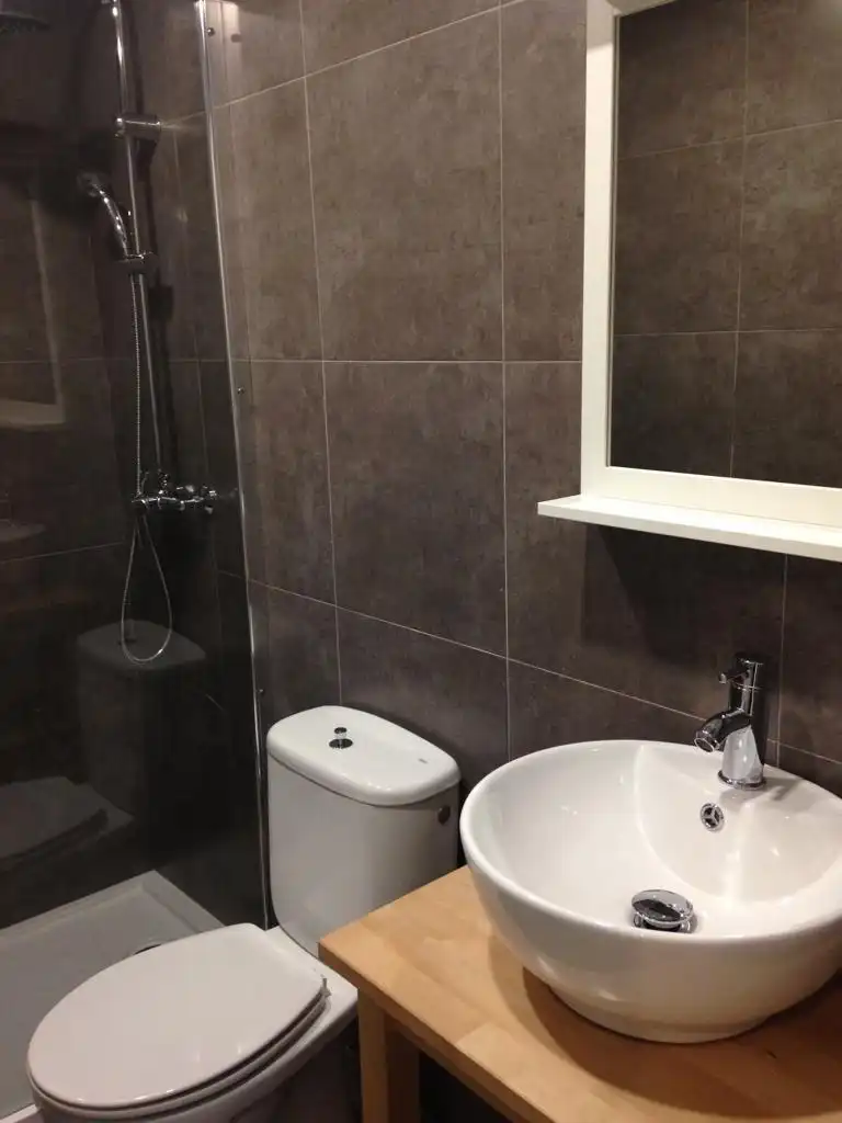 Badezimmer von Wohnung zur Miete in Fuengirola mit Klimaanlage, Terrasse und Möbliert