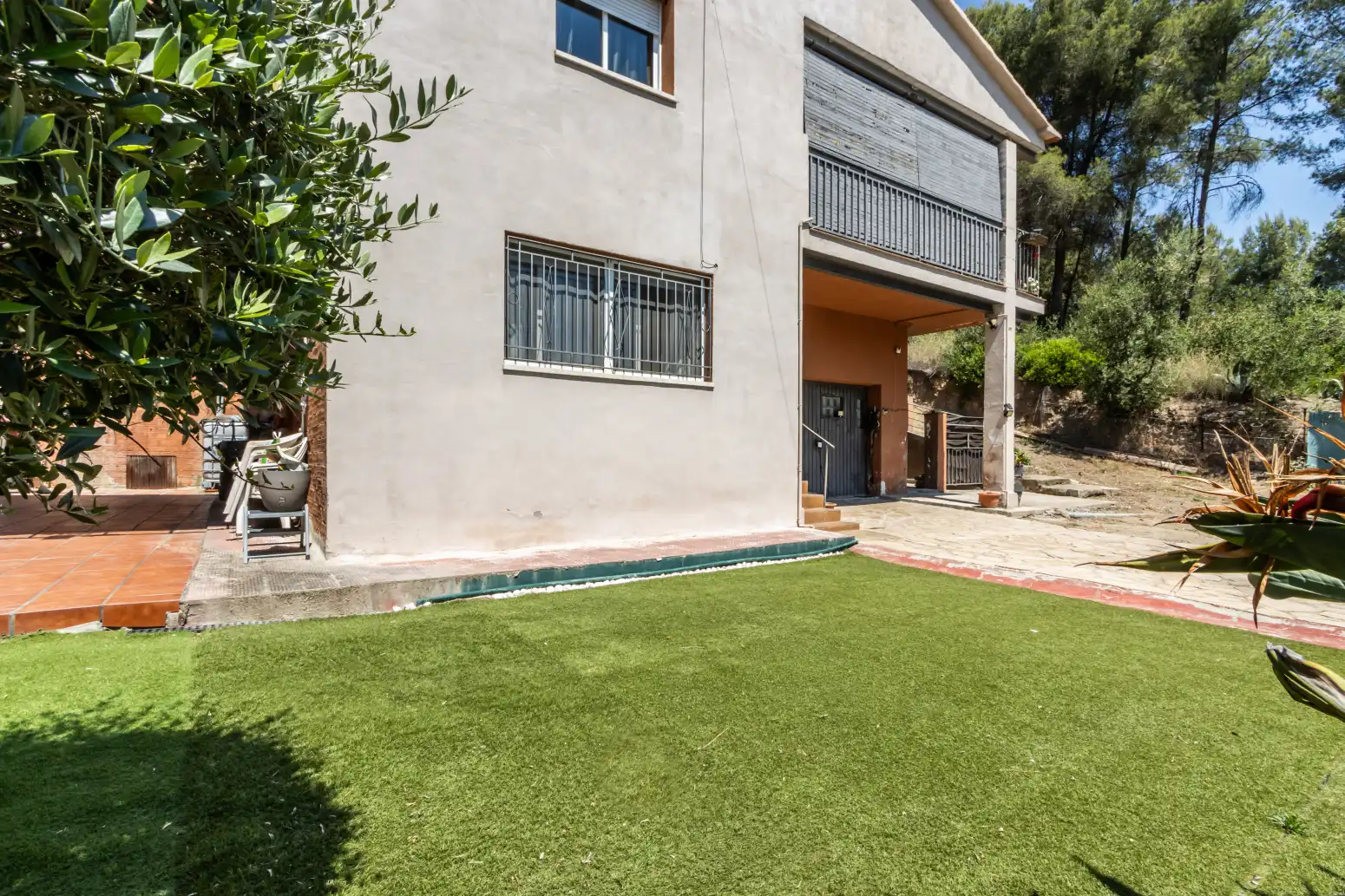 Vista exterior de Casa o xalet en venda en Viladecavalls amb Jardí privat i Moblat