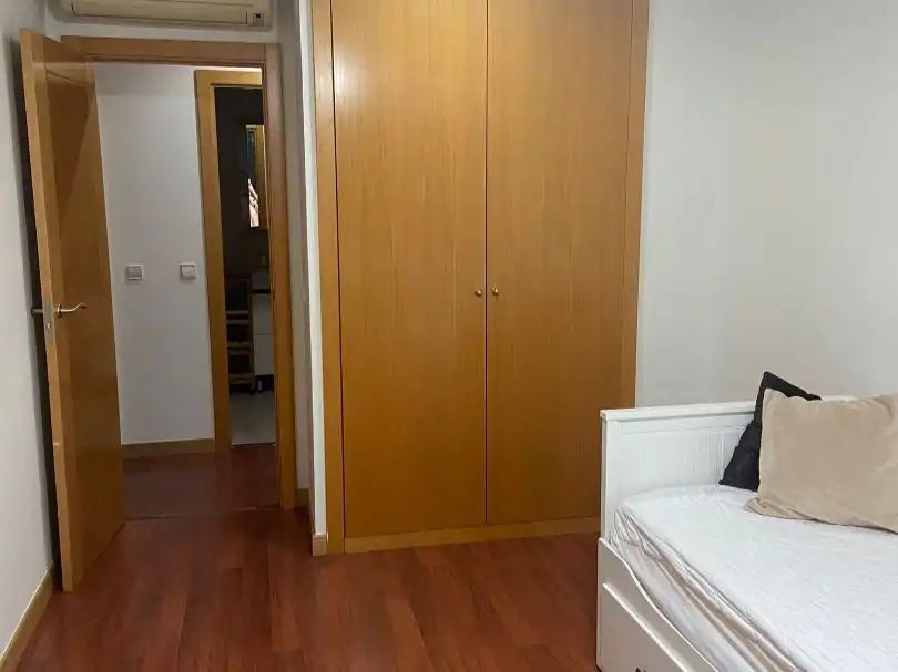 Dormitori de Pis de lloguer en Getafe amb Aire condicionat, Terrassa i Traster